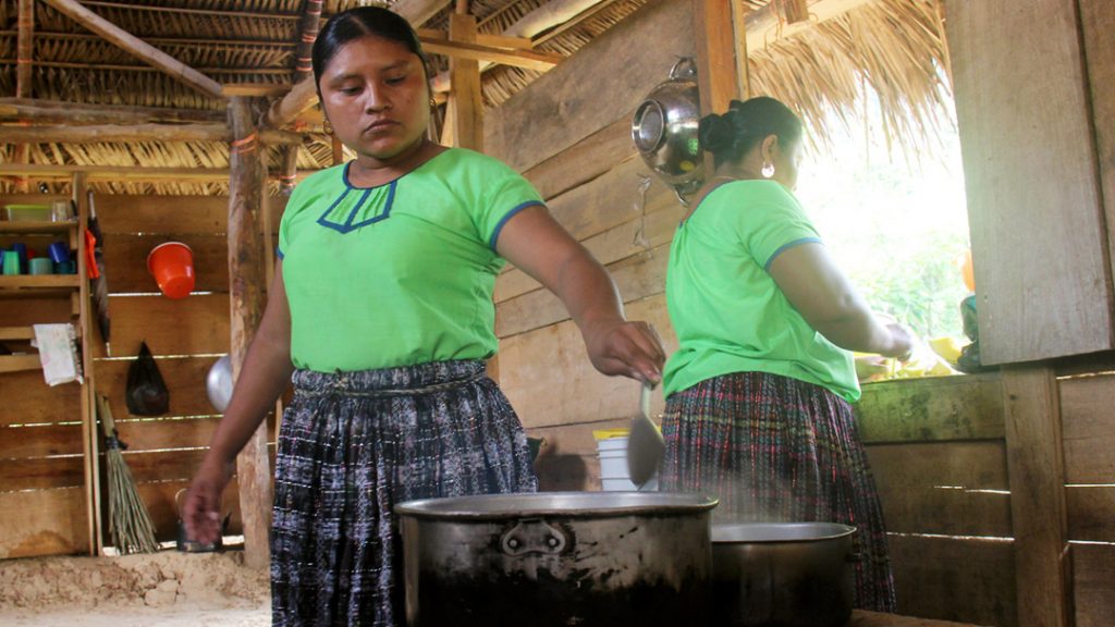 Traditional Cooking by Maya Arts Women's Group - Maximiliano Caal - Ya'axché